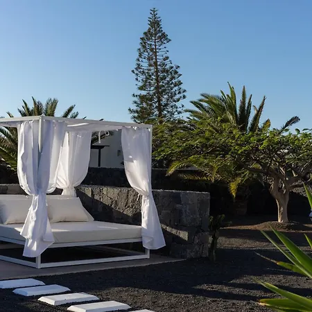 Mo Luxury Heated Pool